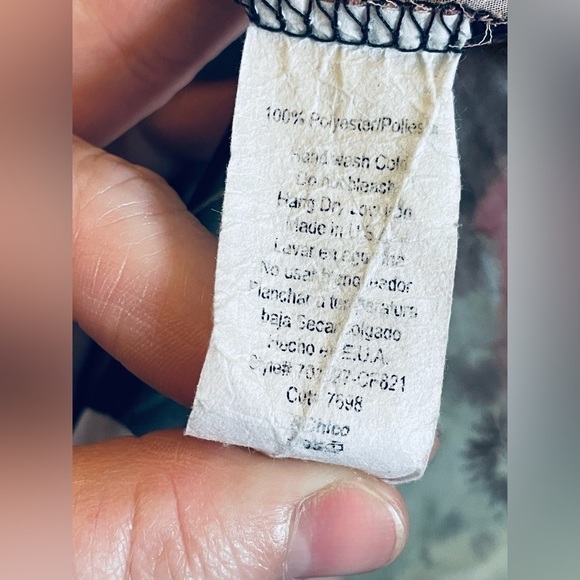 Must Have Women’s Small Floral Off-Shoulder Smocked Top • Ruffle Sleeve • EGUC - Picture 11 of 11